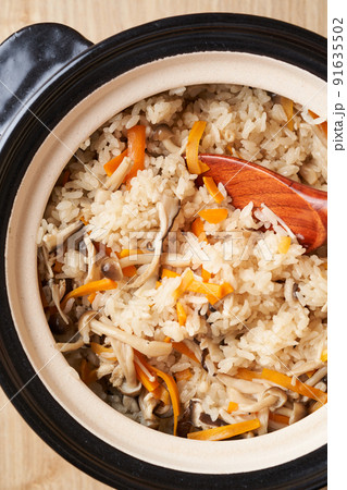 土鍋で炊いたキノコご飯 91635502