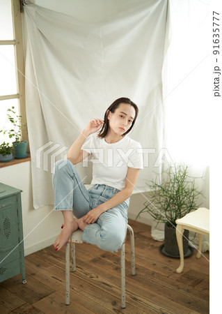 おしゃれな女性 カジュアル おしゃれな女性 カジュアル 91635777