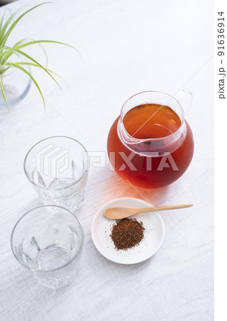 アイスルイボスティーとルイボスティーの茶葉 アイスルイボスティーとルイボスティーの茶葉 91636914