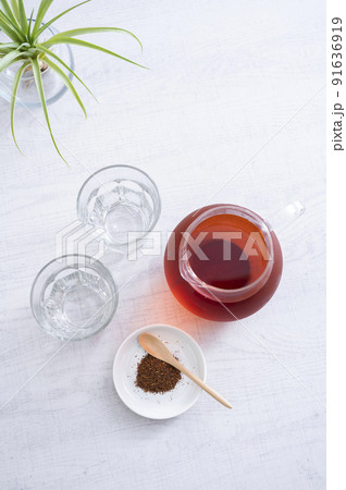 アイスルイボスティーとルイボスティーの茶葉 アイスルイボスティーとルイボスティーの茶葉 91636919