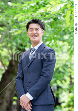 ビジネスイメージ　新緑　ポートレート 91637723