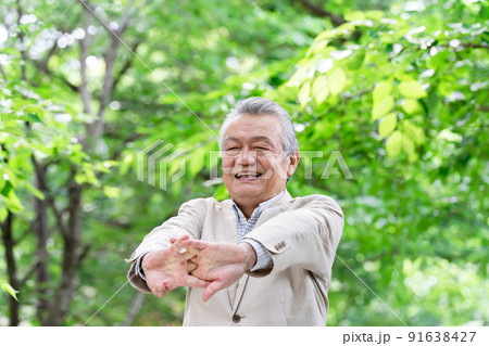 シニア 男性 ポートレート 新緑 シニア 男性 ポートレート 新緑 91638427