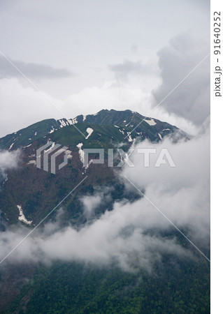 甲斐駒ヶ岳から仙丈ヶ岳を見る 91640252