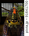 鎧を纏い出陣を待つ侍 91641700