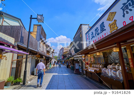 東京都葛飾区柴又の帝釈天参道の(帝釈天方面)様子 91641826