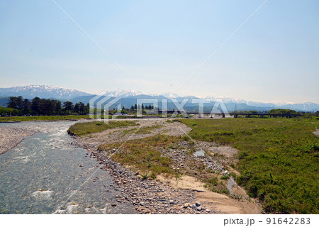 【富山県魚津市】早月橋から望む峰々 【富山県魚津市】早月橋から望む峰々 91642283
