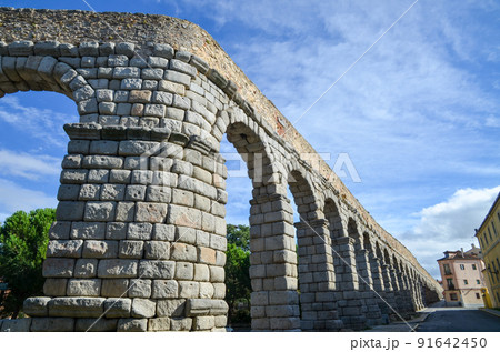 古代ローマ遺跡　セゴビア水道橋の屈曲部（スペイン） 91642450