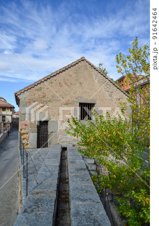 古代ローマ遺跡　セゴビア水道橋の沈殿槽（スペイン） 91642464