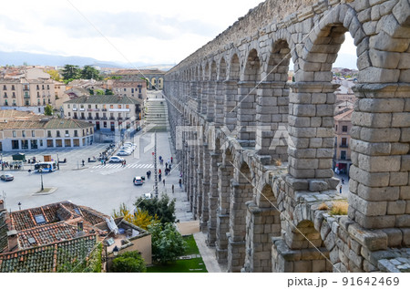 古代ローマ遺跡　セゴビア水道橋（スペイン） 91642469