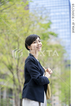 笑顔のビジネスウーマン 91642716