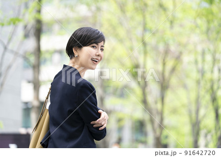 笑顔のビジネスウーマン 91642720