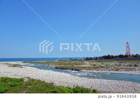 【富山県魚津市】早月川河口と富山湾 【富山県魚津市】早月川河口と富山湾 91643938