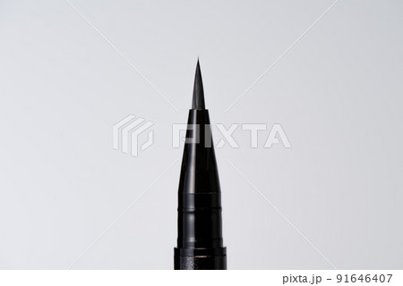 リキッドアイライナーの細いペン先アップ リキッドアイライナーの細いペン先アップ 91646407