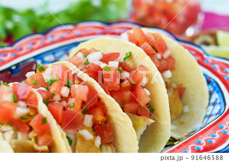 メキシコ料理の美味しいタコス 91646588