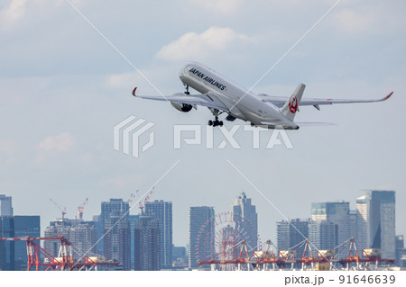 羽田空港を離陸した旅客機・日本航空 A350 91646639