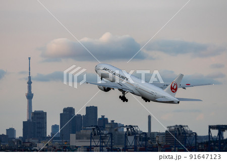 羽田空港を離陸した旅客機・日本航空 ボーイング777 羽田空港を離陸した旅客機・日本航空 ボーイング777 91647123