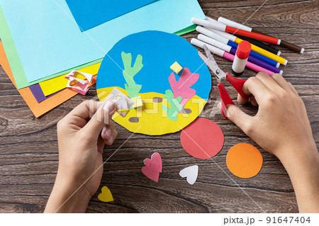 Instructions step 5. Summer card sea with volume fish. Handmade. Childrens creativity project, crafts for kids. Instructions step 5. Summer card sea with volume fish. Handmade. Childrens creativity project, crafts for kids. 91647404