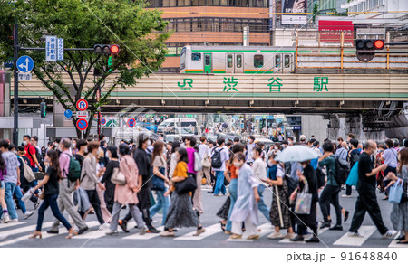 日本の東京都市景観 第7波襲来！BA.5増加…全国4万人超、東京8千人超、渋谷は脅威の人流＝7月6日 91648840