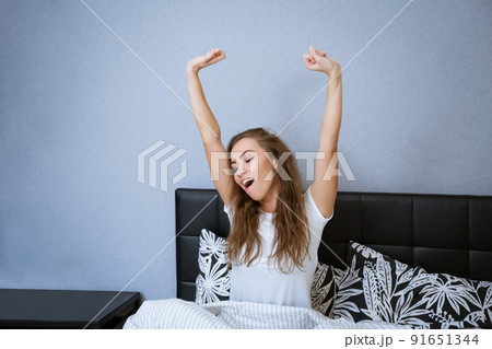 Beautiful caucasian woman at home in bed relaxing 91651344