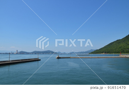 夏の女木島の風景　香川 91651470