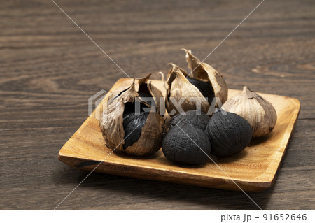 一粒タイプの黒にんにく 91652646