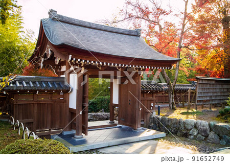 埼玉飯能の秋 紅葉の能仁寺 中雀門 埼玉飯能の秋 紅葉の能仁寺 中雀門 91652749