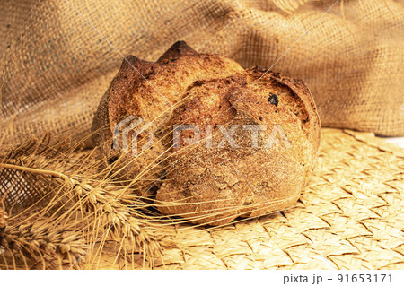 Round bread close-up. Freshly baked sourdough bread with a golden crust. Baker shop context with delicious bread. 91653171