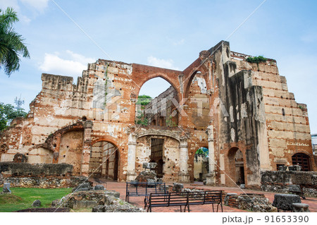 The ruins of the hospital Nicolas de Bari at Santo Domingo, Dominican Republic. 91653390