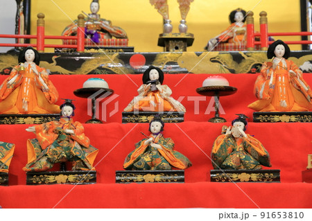 昔ながらの伝統のお雛様（女雛、男雛、三人官女　愛知県 豊田市） 91653810