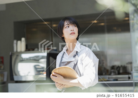 カフェ 女性スタッフ カフェ 女性スタッフ 91655415
