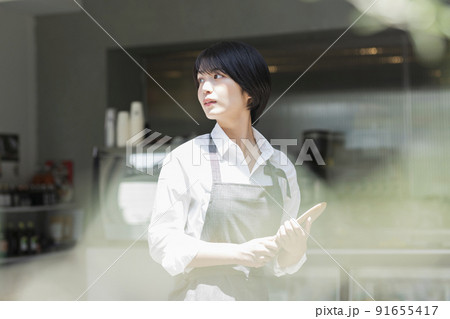 カフェ 女性スタッフ カフェ 女性スタッフ 91655417
