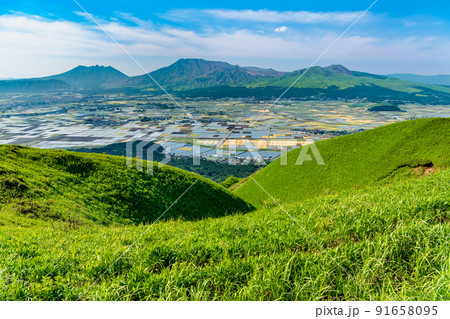 熊本県阿蘇市 阿蘇山 ~大観峰からの眺望~ 熊本県阿蘇市 阿蘇山 ~大観峰からの眺望~ 91658095
