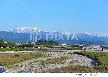 【富山県魚津市】早月橋から望む立山連峰　※2022年5月4日撮影 91659882