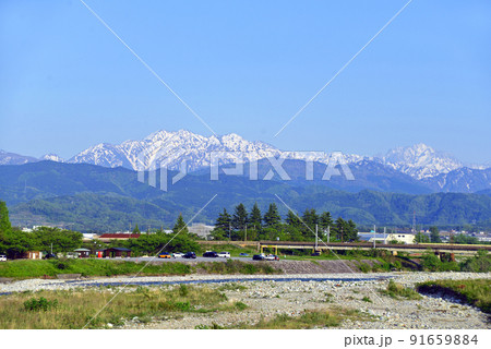 【富山県魚津市】早月橋から望む立山連峰　※2022年5月4日撮影 91659884