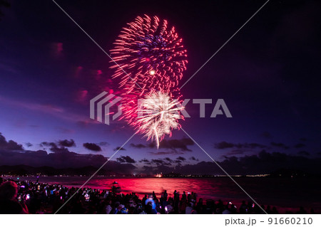 アメリカ独立記念日に行われたカイルアビーチの花火 アメリカ独立記念日に行われたカイルアビーチの花火 91660210
