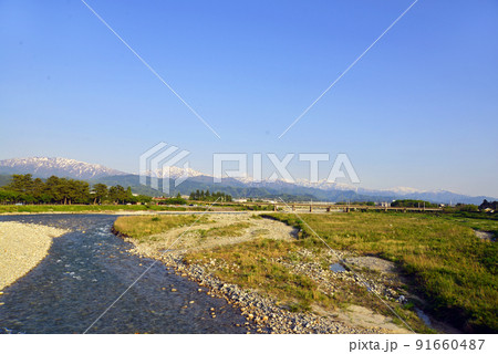 【富山県魚津市】早月橋から望む立山連峰　※2022年5月4日撮影 91660487