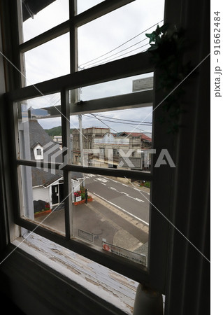 宮城　登米　警察資料館　歪んだガラスから眺めるレトロな街並み 91662484