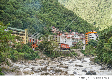 ウルバンバ川とアグアスカリエンテス 91663704