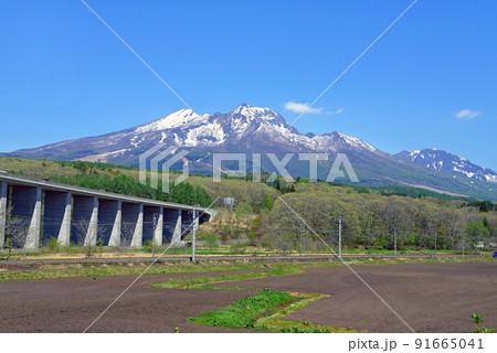 【長野県信濃町】残雪の妙高山 ※2022年5月7日撮影 【長野県信濃町】残雪の妙高山 ※2022年5月7日撮影 91665041