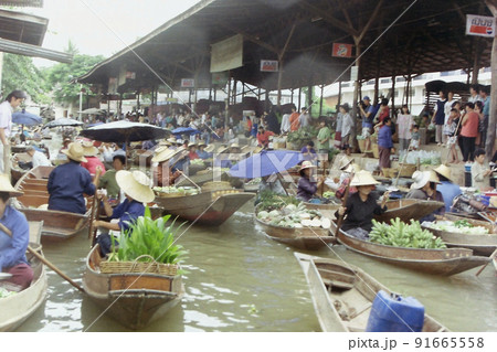 The floating markets in Thailand / タイの三大水上マーケット The floating markets in Thailand / タイの三大水上マーケット 91665558