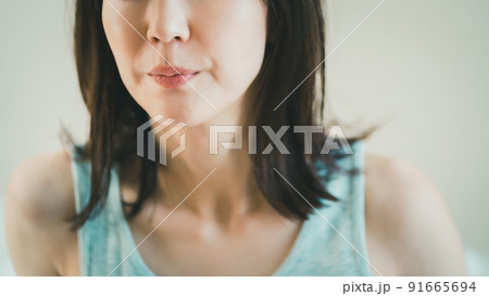 口を閉じる 91665694