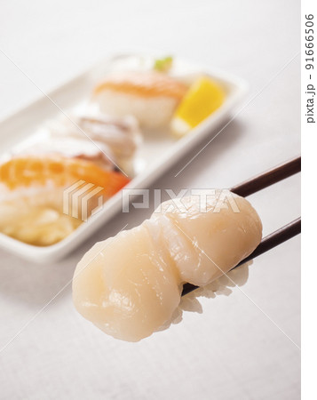 塩レモンで食べるにぎり寿司 91666506