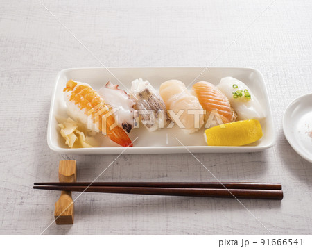 塩レモンで食べるにぎり寿司 塩レモンで食べるにぎり寿司 91666541