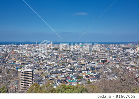 【滝の宮公園 第一展望台より新居浜市内を一望】 愛媛県新居浜市西の土居町 91667058