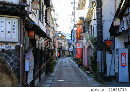 三朝温泉 飲食街風景 三朝温泉 飲食街風景 91668759