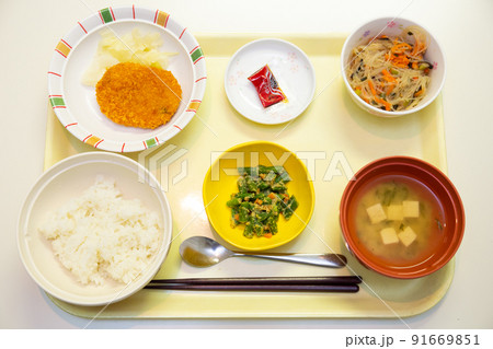 病院の食事 91669851