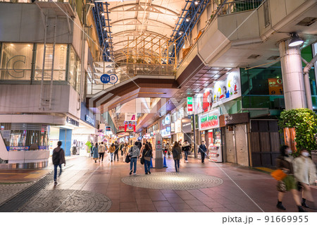 《兵庫県》神戸三宮センター街・夜のショッピン街 91669955