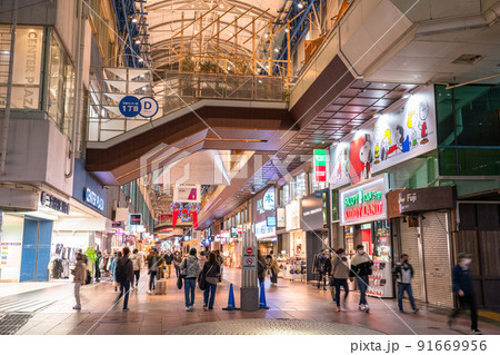 《兵庫県》神戸三宮センター街・夜のショッピン街 《兵庫県》神戸三宮センター街・夜のショッピン街 91669956