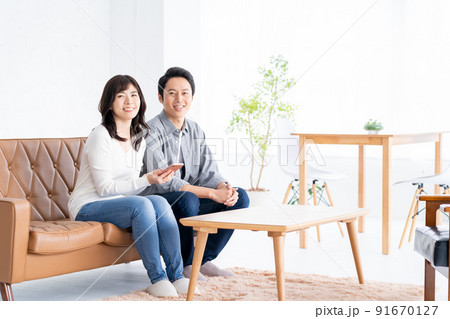 夫婦 家族 カップル リビング ライフスタイル 夫婦 家族 カップル リビング ライフスタイル 91670127