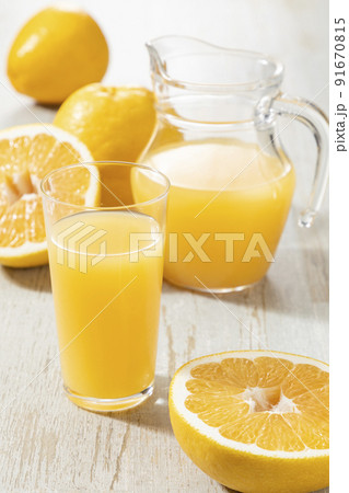 晩柑とジュース 91670815